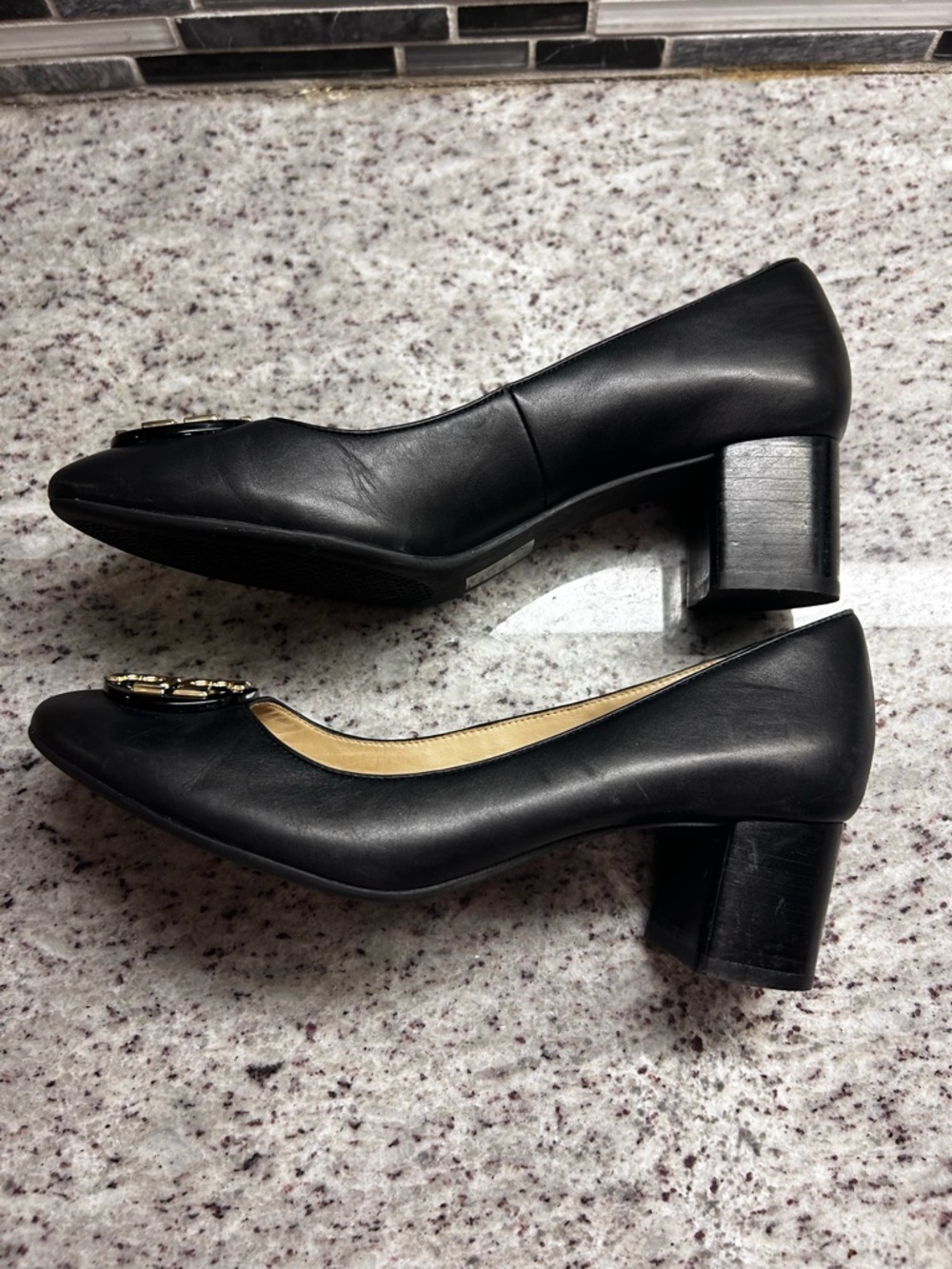 Tory Burch Black Leather Pumps with Gold Logos size 7.5 - Picture 6 of 9